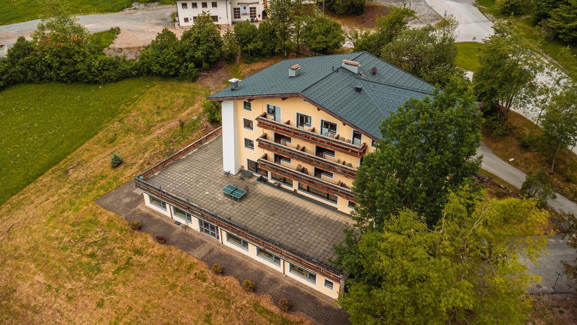 Hahnenkamm Hostel Höfen Exterior foto