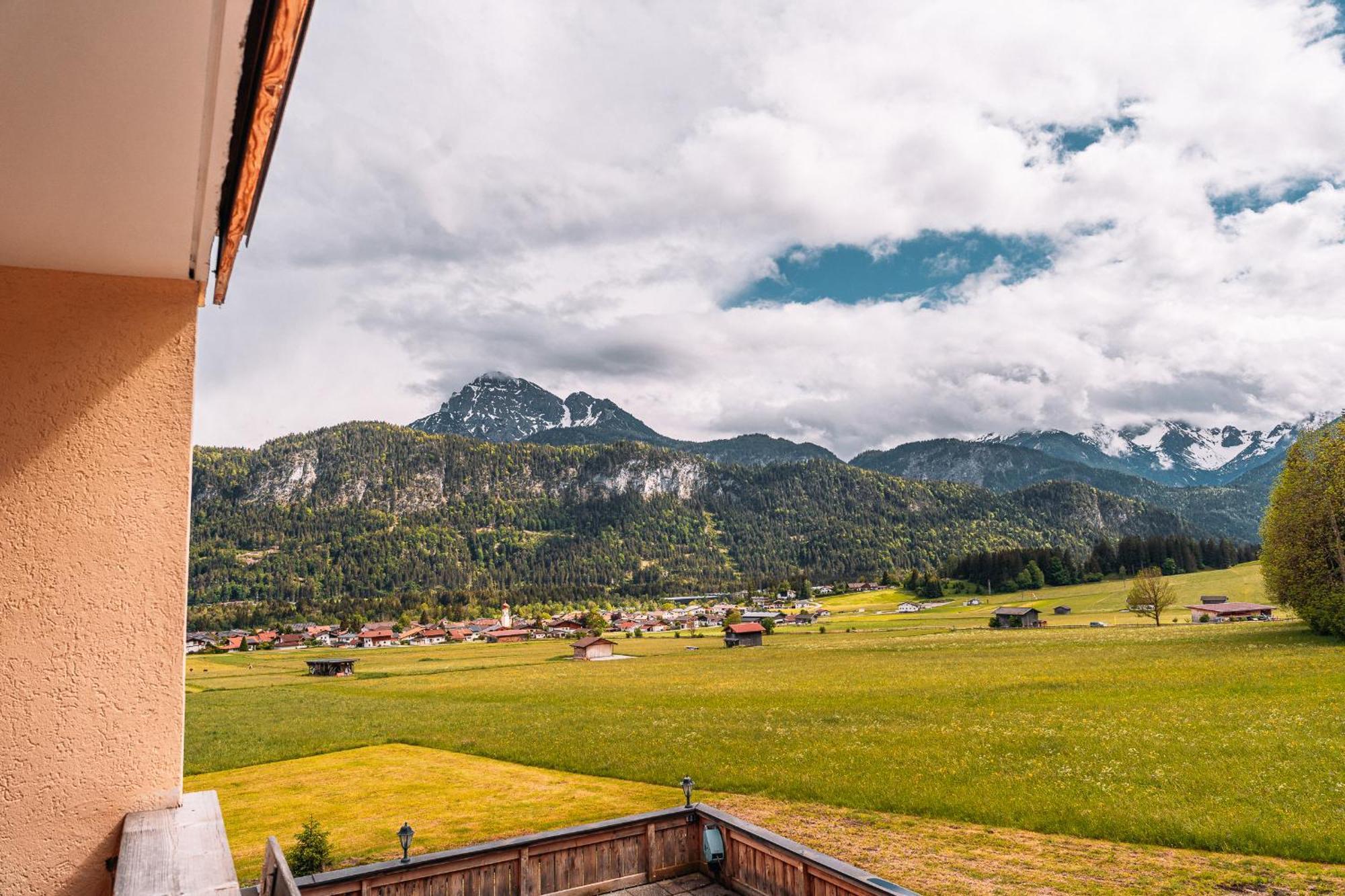 Hahnenkamm Hostel Höfen Exterior foto