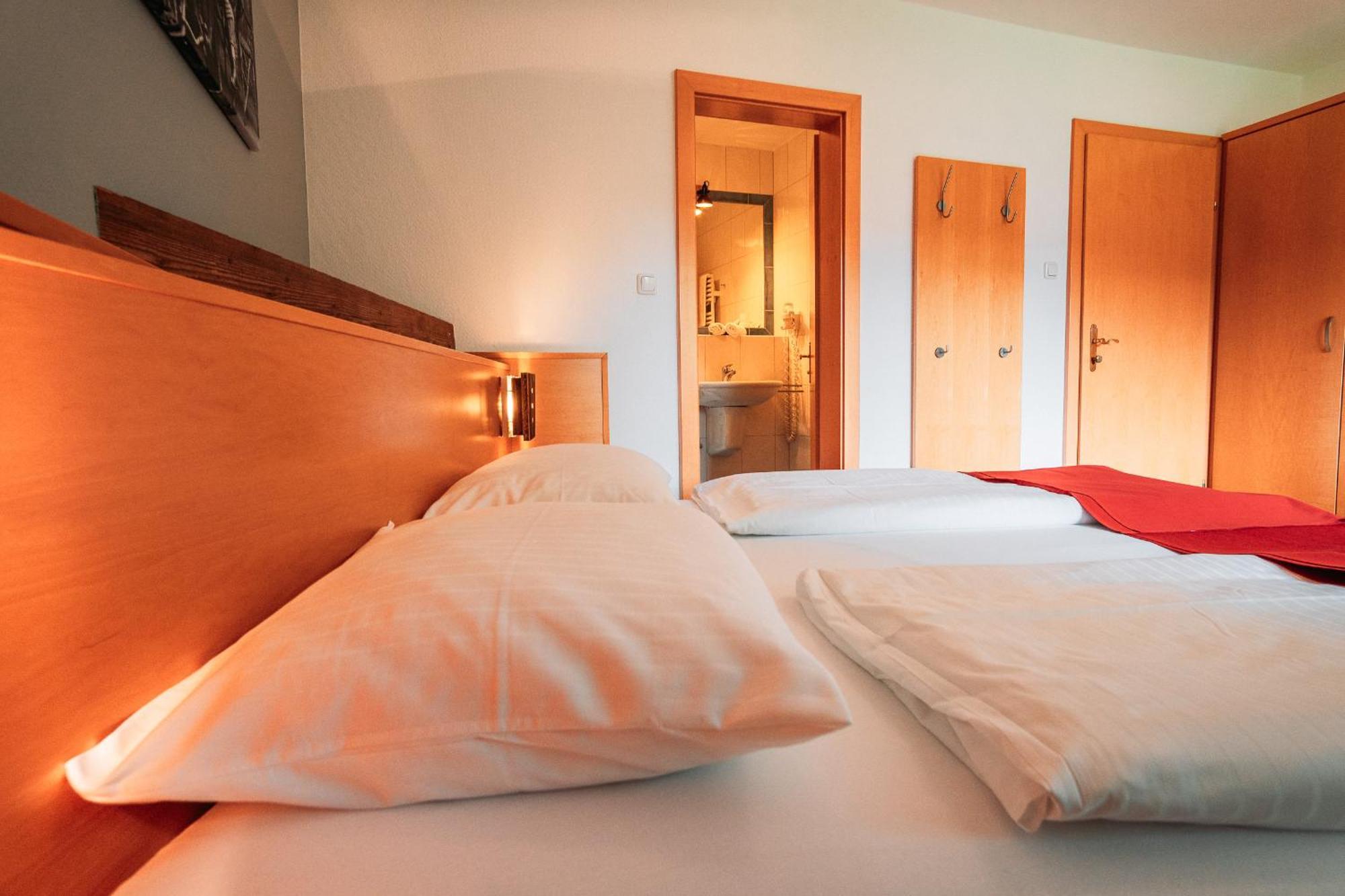 Hahnenkamm Hostel Reutte Habitación foto