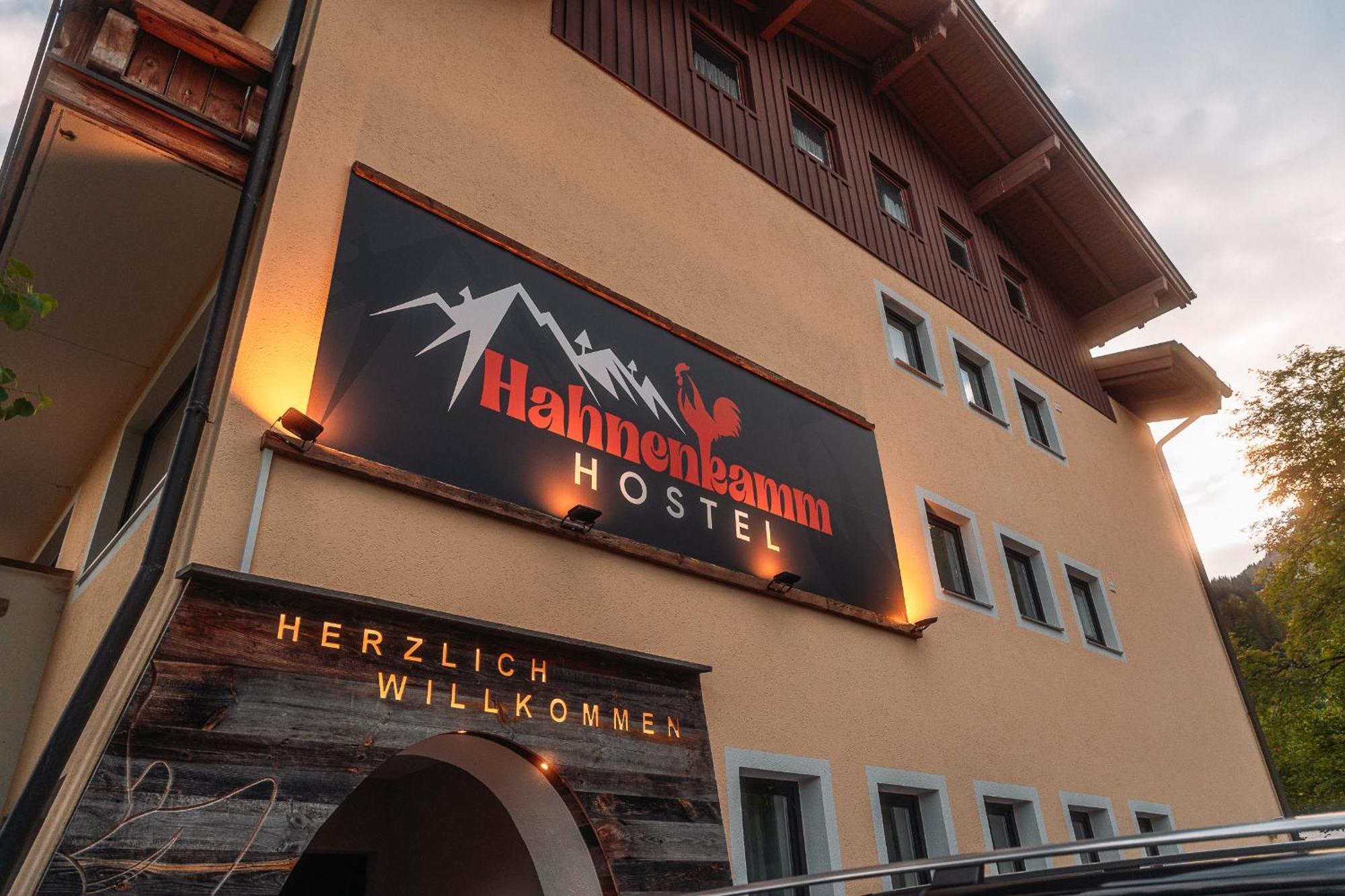 Hahnenkamm Hostel Höfen Exterior foto