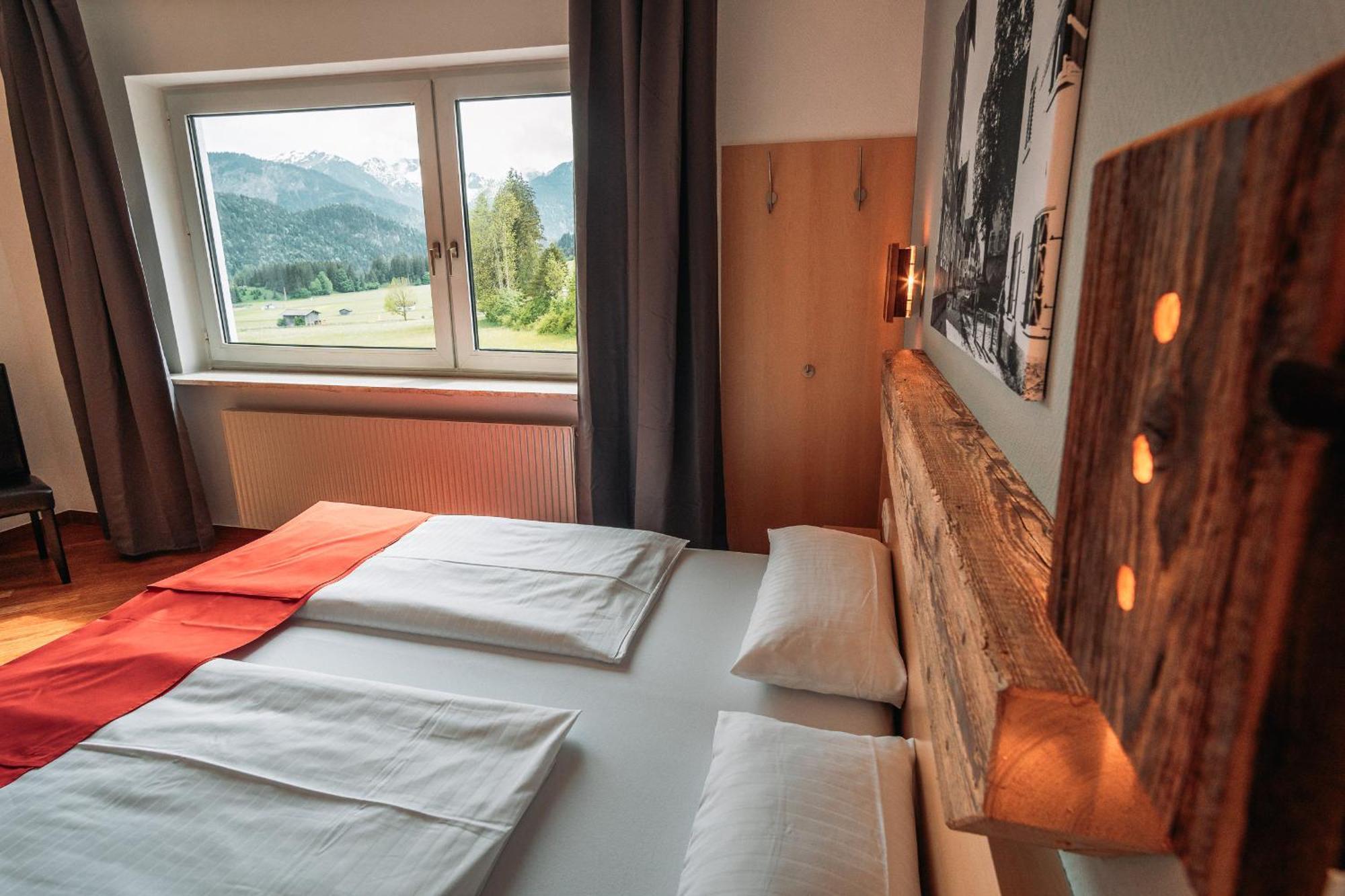 Hahnenkamm Hostel Reutte Exterior foto