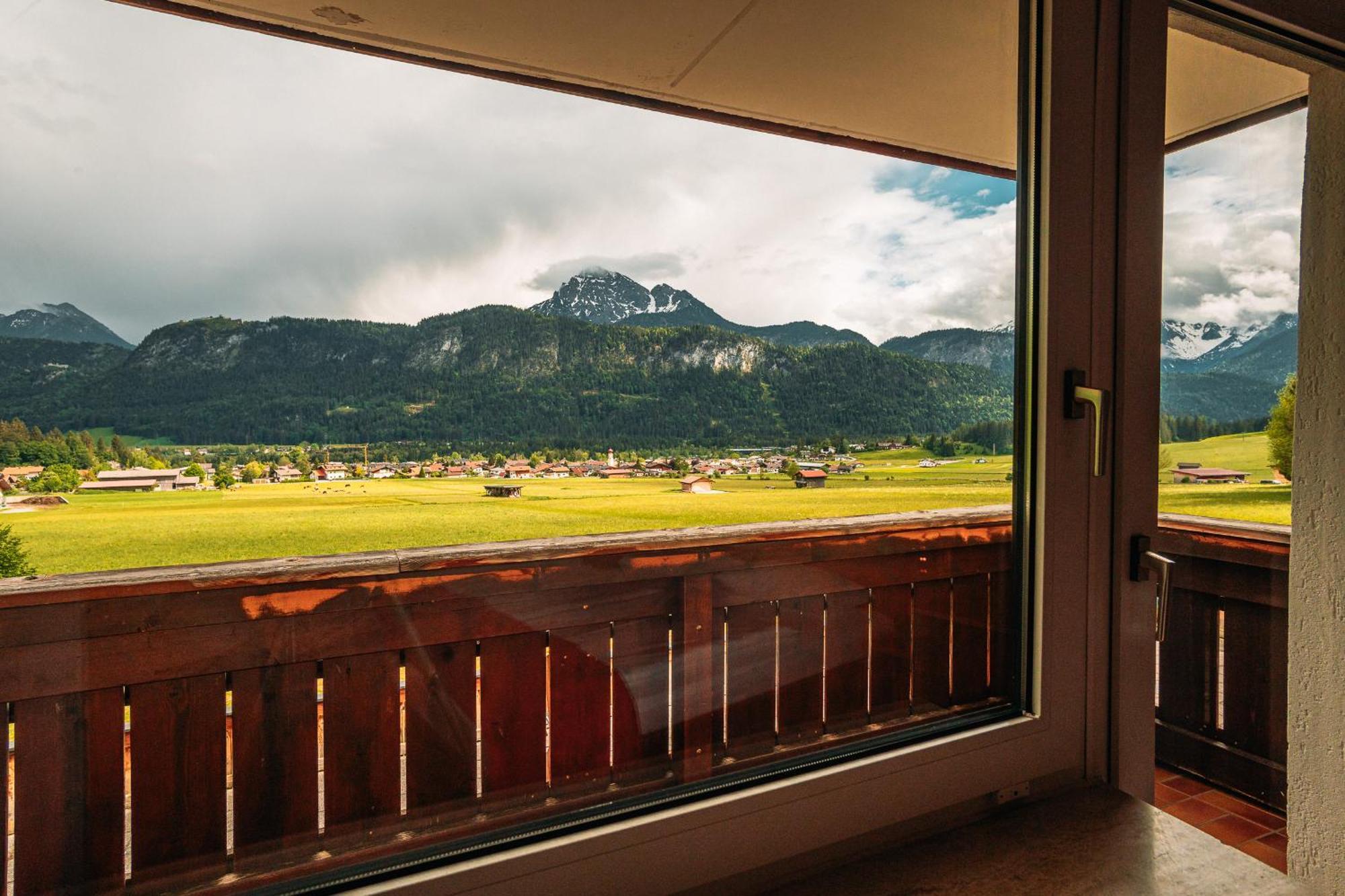 Hahnenkamm Hostel Höfen Exterior foto